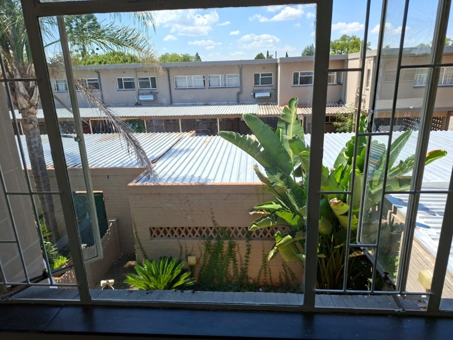 To Let 2 Bedroom Property for Rent in Adamayview North West